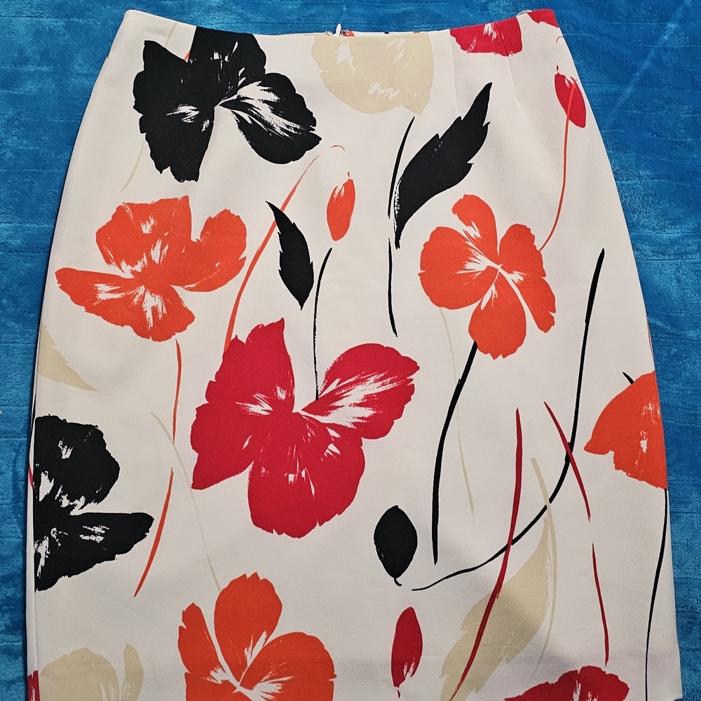 Kasper Red and Black Floral Pencil Skirt
